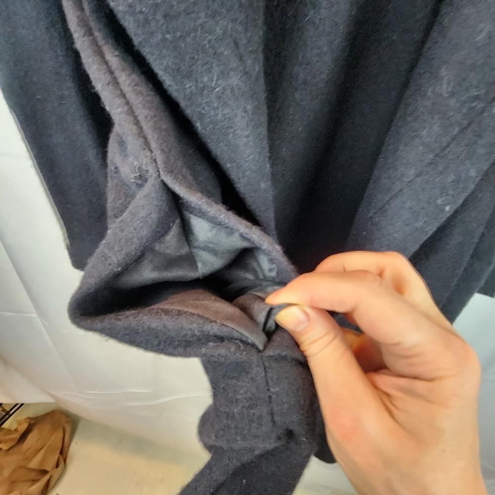 Designer wool coat size S in EUC - Picture 6 of 9